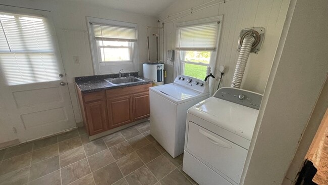 Building Photo - 3 Bed 1 Bath Home