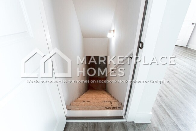 Building Photo - 185 Russell Way