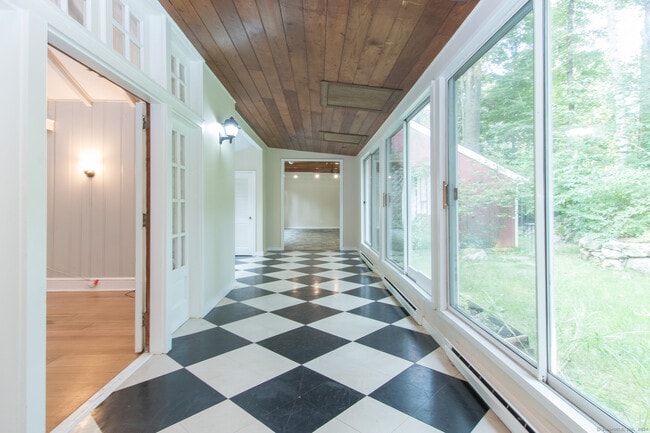 Building Photo - 211 New Canaan Rd