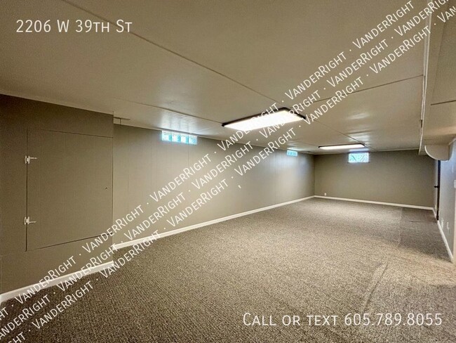Building Photo - 2206 W 39th St
