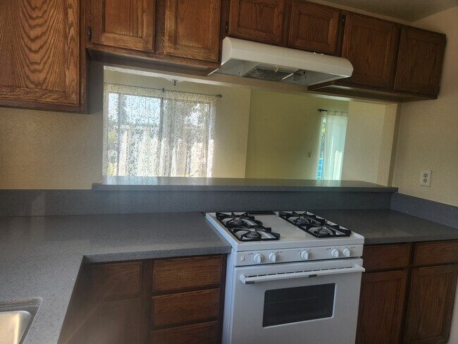 Building Photo - 1208 Roswell Ave