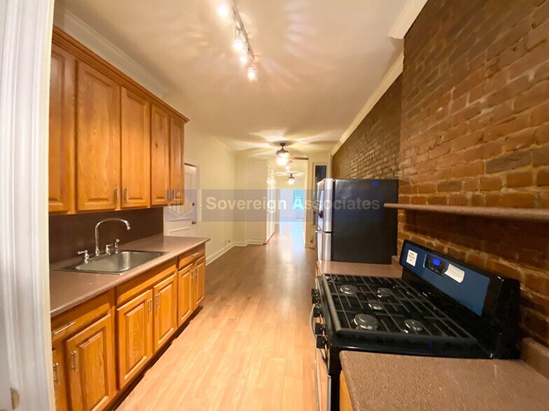Building Photo - 516 E 84th St