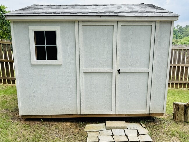 Building Photo - 2262 Hughey Dr