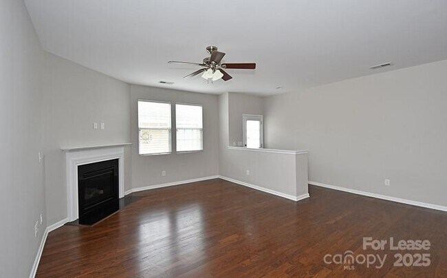 Building Photo - 8204 Viewpoint Lane