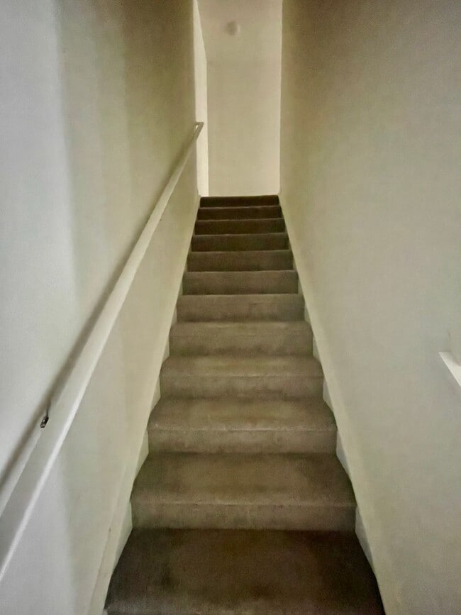 Building Photo - Welcome to this stunning 3-bedroom, 2.5-ba...