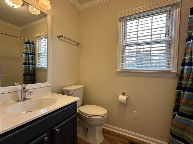 Building Photo - 328 Brookside Ct
