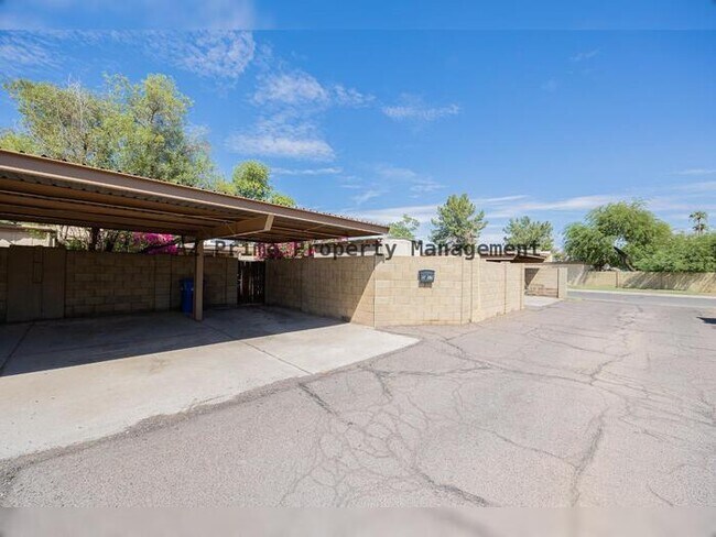 Building Photo - 2127 E Minton Dr