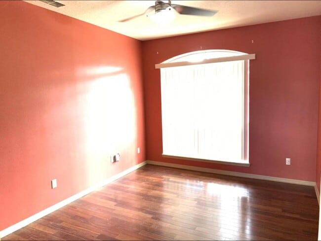 Building Photo - 8055 Glitter Ct