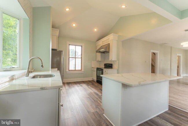 Building Photo - 45 Mattingly Ave