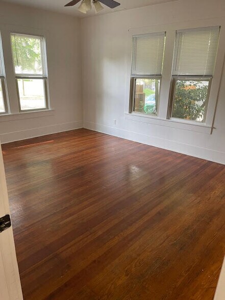 bedroom 2 - 1610 S Austin St
