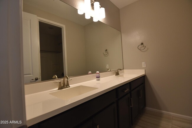 Building Photo - 250 E Wisteria Dr
