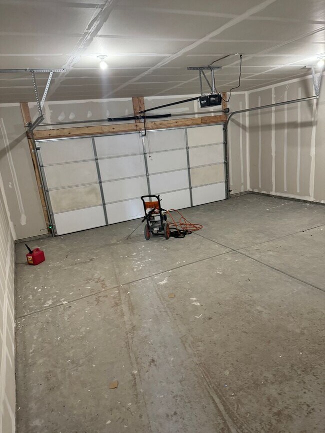 Building Photo - BEAUTIFUL 3 Bed 2 Bath Twin home in Sugar city!