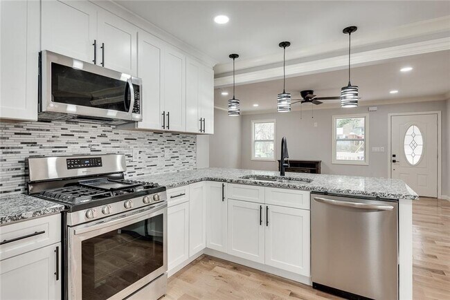 Building Photo - 2575 Barrylynn Dr