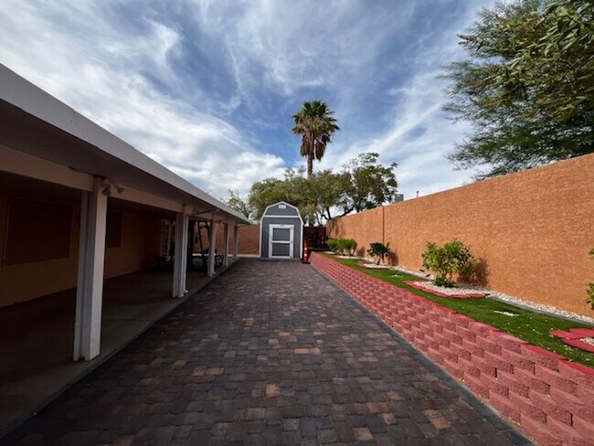 Building Photo - Stylish & Solar-Powered 5-Bed Gem with Vau...