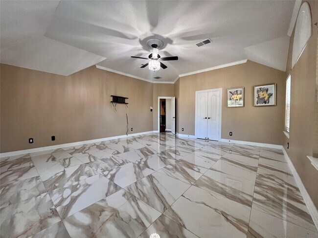 Building Photo - 13923 White Oak Springs Dr