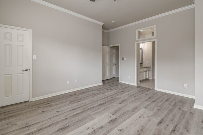 Building Photo - 1729 Tuam St