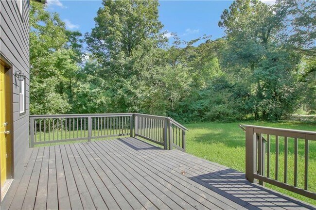 Building Photo - 551 Valley Hill Rd SE