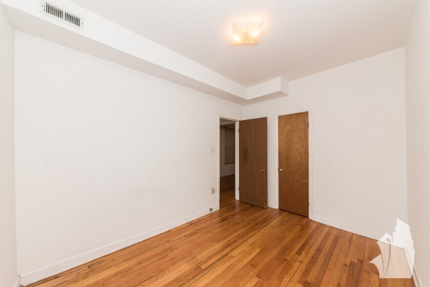 Building Photo - 1507 W Barry Ave