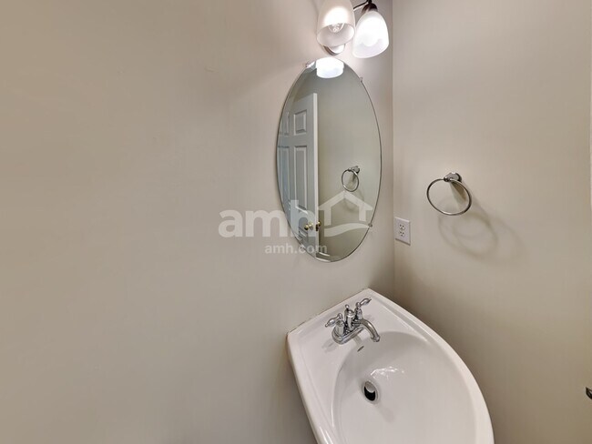 Building Photo - 420 Laurel Hills Dr