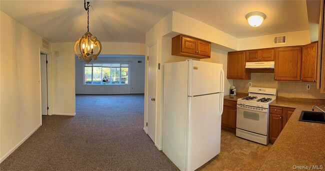 Building Photo - 13 Essex Ln