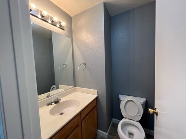 Building Photo - Gated Community in Elk Grove