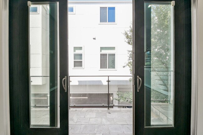 Building Photo - 3215 Garrow St