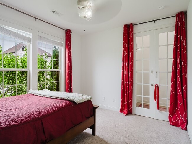 Building Photo - 5201 SW Kemptown Pl