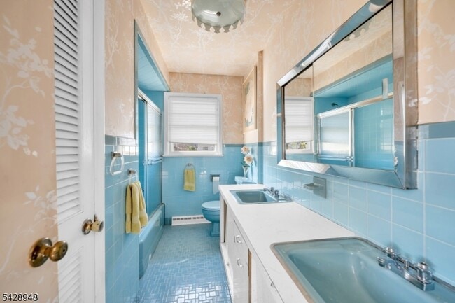 Building Photo - 204 Tryon Pl