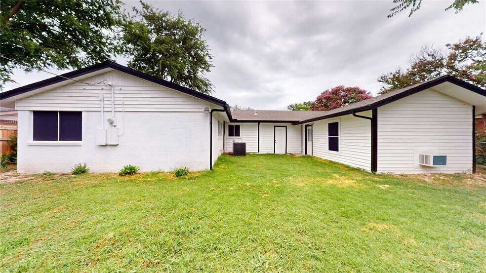 Building Photo - 5817 Sandra Dr