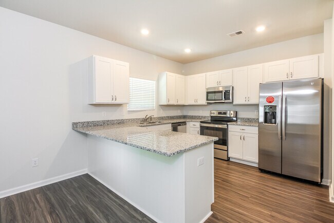 Building Photo - Beautiful New Construction, 15 Minutes to ...