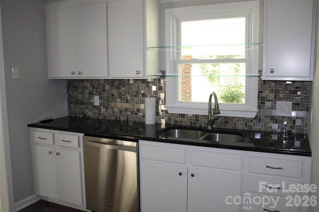 Building Photo - 2212 Crosswinds Ct
