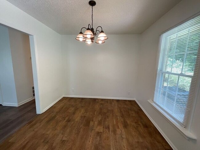 Building Photo - 3018 Dale Ct