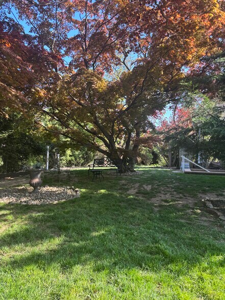 Building Photo - 686 Morford Ave