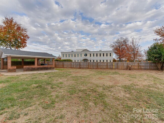 Building Photo - 1432 Bevis Dr