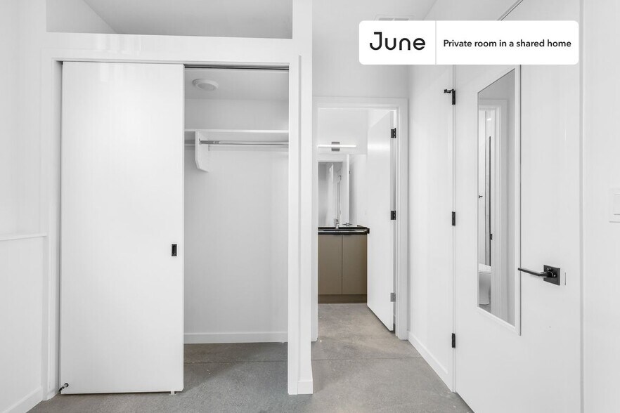 Building Photo - Room in Shared 4 bed/3.5 bath home