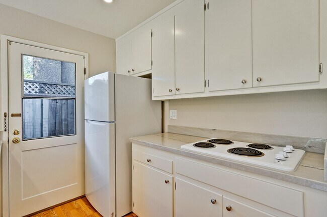 Building Photo - Welcome Home to Beautiful Cambrian Park Ne...