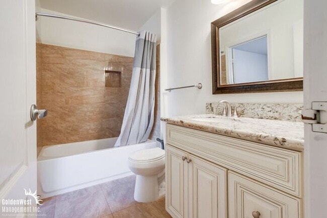 Building Photo - Renovated 2Bdm 2Ba Condo in Prime Carmel M...