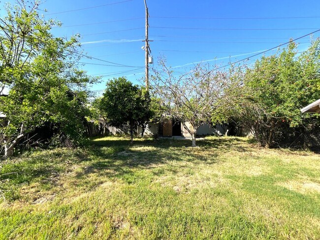 Building Photo - 4 bed, 3 bath in Loma Linda, CA!