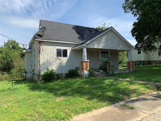 Primary Photo - 113 W North St