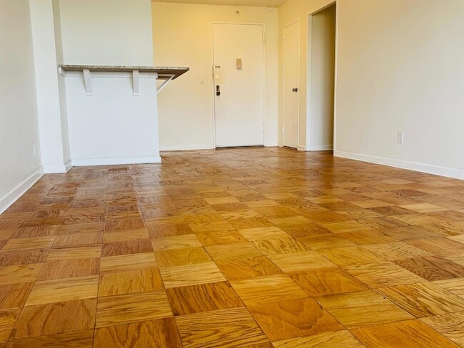 Building Photo - 10 Huron Ave