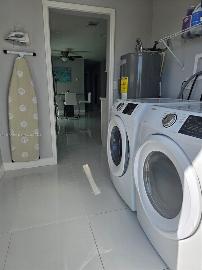 Building Photo - 1604 SW 7th St