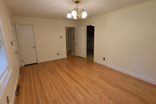 Building Photo - 625 Powell Dr