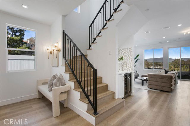 Building Photo - 30256 Via Reata