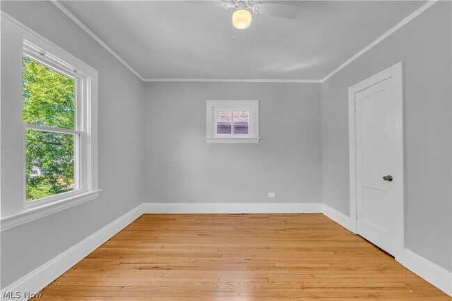 Building Photo - 921 Helmsdale Rd
