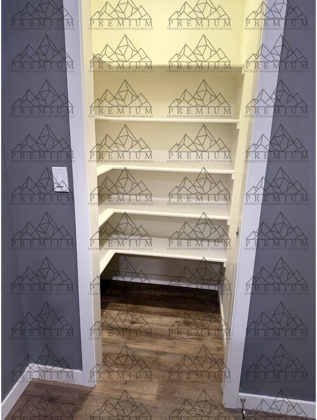 Building Photo - 3 BED 2 BATH FULLY FURNISHED HOME!!!