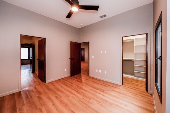 Building Photo - 7219 Rocio Dr