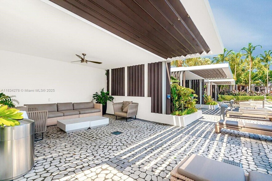 Building Photo - 2020 N Bayshore Dr