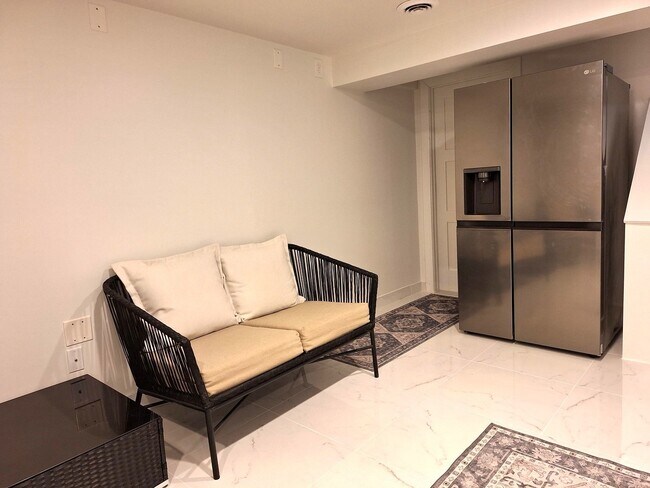 Building Photo - 227 Juneway Terrace