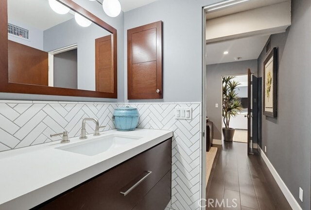 Building Photo - 6713 E Ocean Blvd