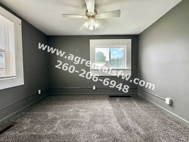 Building Photo - 2 Bedroom House